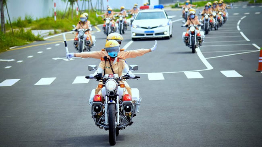 First all-women police escort unit debuts in Vietnam